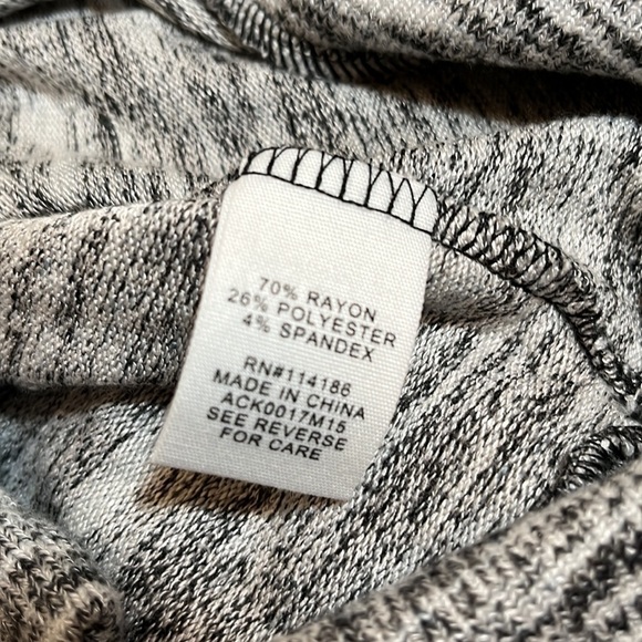 NWT Adyson Parker Gray Sweater Size Large - Picture 11 of 13